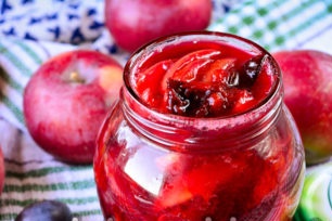 сладко от сливи с ябълки