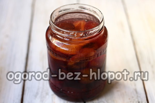 сложете сливи в банки