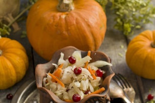 кисело зеле с червени боровинки е готово