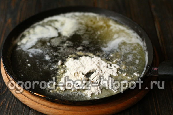 поръсете брашно