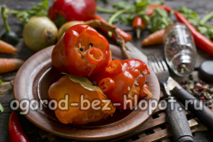 зелеви пълнени чушки