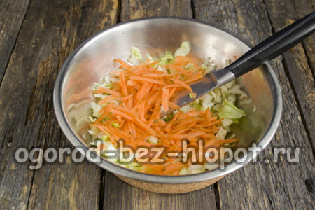 настържете моркови