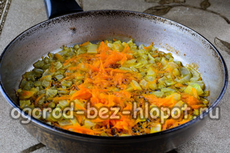 xào rau cho đến khi mềm