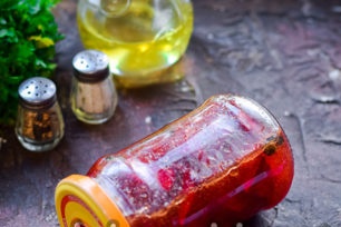 затворете готовото цвекло в буркани