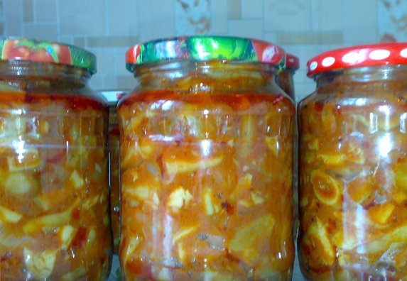 Grybai pomidorų padaže