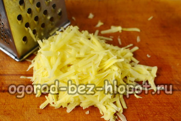 настържете картофи