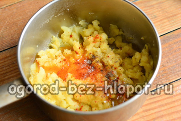 thêm trứng, gia vị