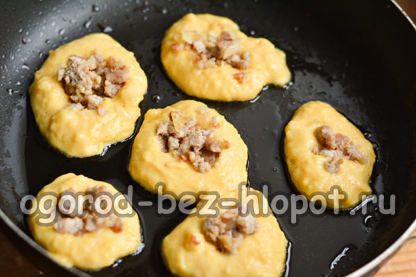 đặt khối lượng khoai tây và làm đầy