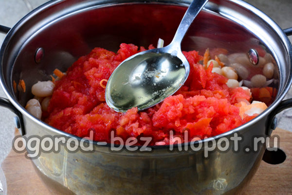 добавете домат, олио, оцет