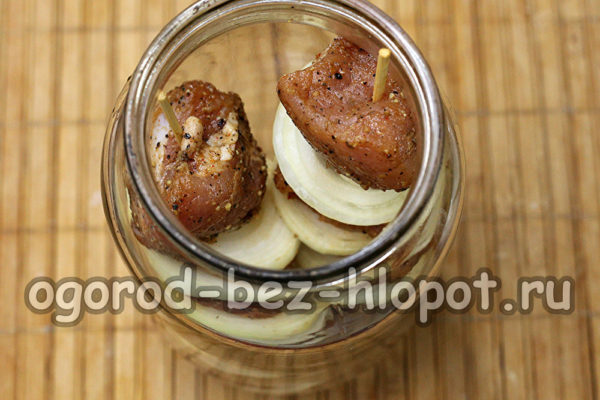 сложете барбекюто в буркан