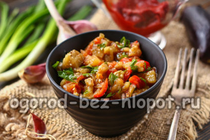 šiltos keptos baklažanų salotos