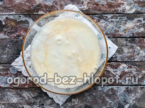 добавете кефир