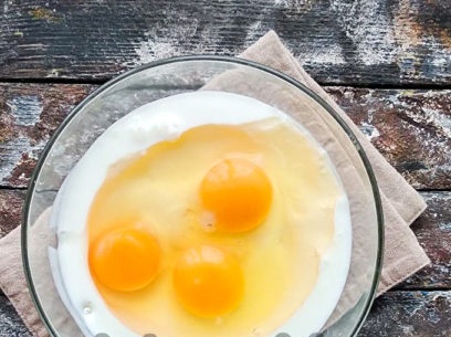 tilsæt kefir og æg