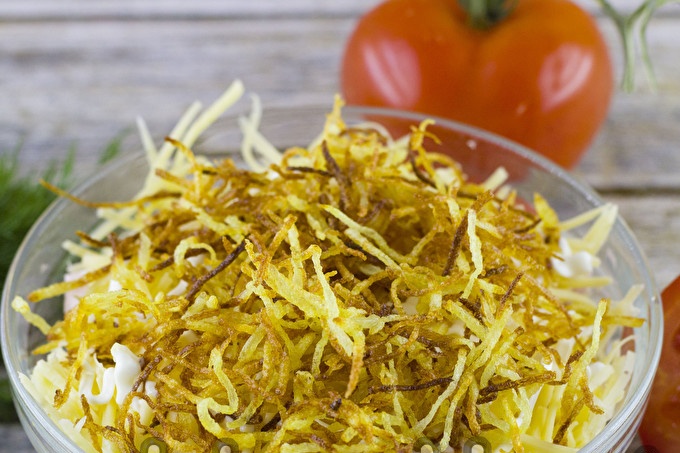 салата от пържени картофи
