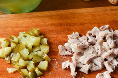 pjaustytų agurkų ir mėsos