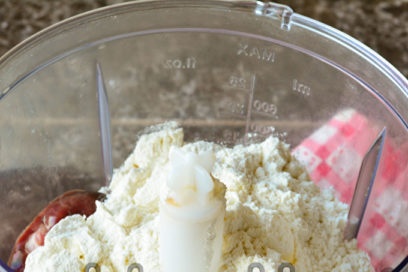 להוסיף מיונז וקמח