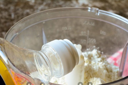 שופכים פנימה שמן