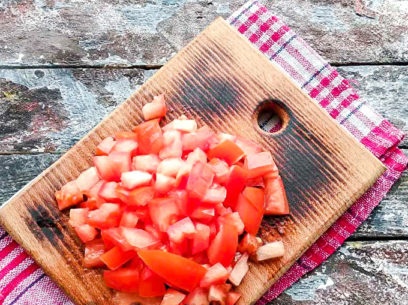 нарязан домат