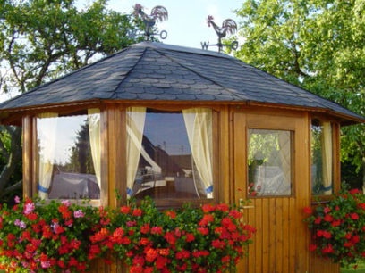 decorate a summer cottage