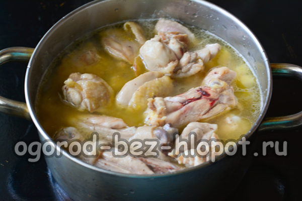 сложете месо отгоре