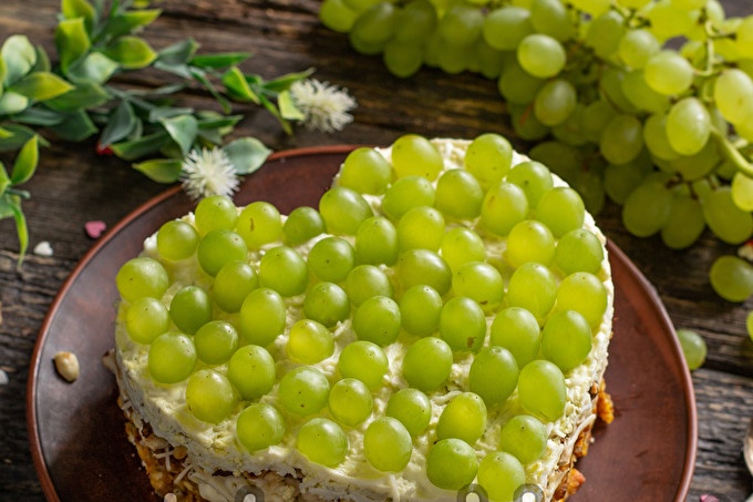 Tiffany Salad với gà và nho