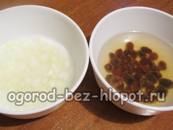 giet rozijnen met kokend water, augurken