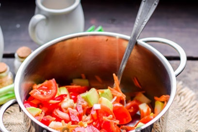 кипнете, налейте оцет