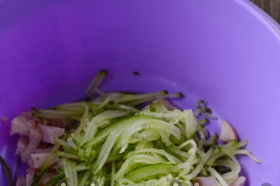 настържете краставица