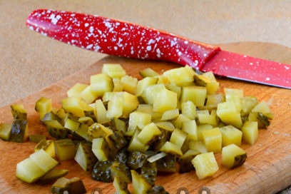 dưa chua xắt nhỏ