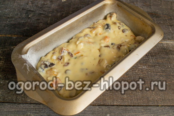 поставете тестото във формата