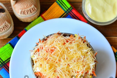 слой настърган кашкавал