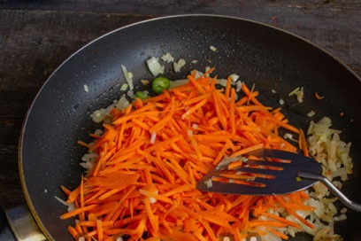 добавете моркови