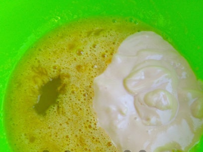 добавете мед и ryazhenka