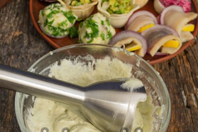 xay bằng máy xay sinh tố