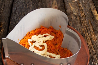 слой от настъргани моркови