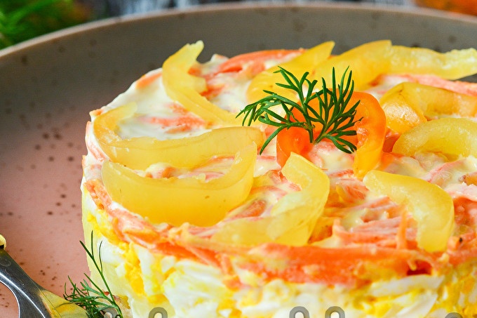 Корейска салата от моркови с пилешко месо и чушка