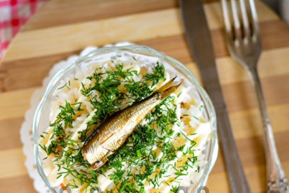 skanios salotos su šprotais