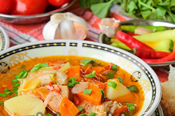 свинско шурпа в бавна готварска печка