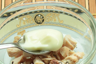 layer of chicken with mayonnaise