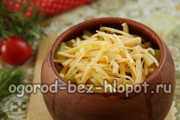 поръсете с настърган кашкавал