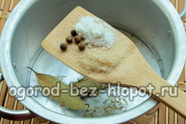 сол, захар, черен пипер