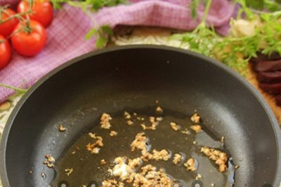 garlic in a pan