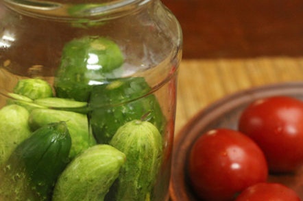 laying cucumbers in a jar