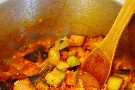 Задушете зеленчуците за салата