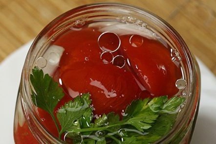 Pour pouring into the jar