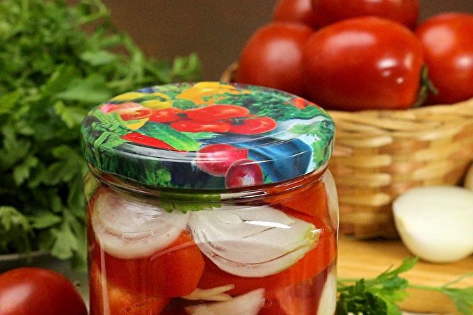Tomatoes with vinegar slices