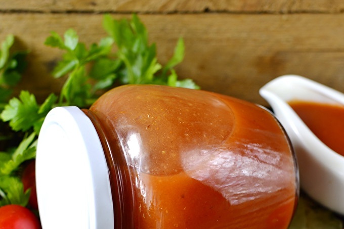 гърне с кетчуп за зимата