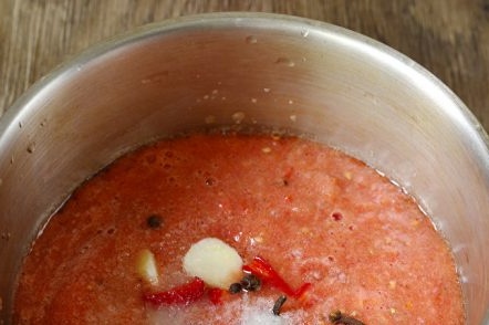 чесън и подправки