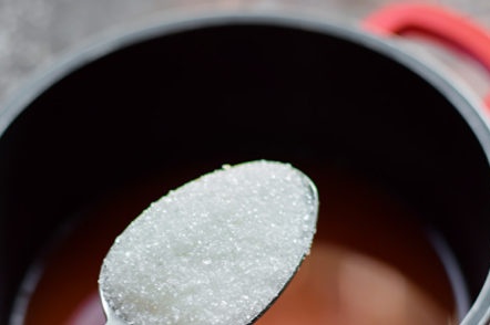 Добавете захарта