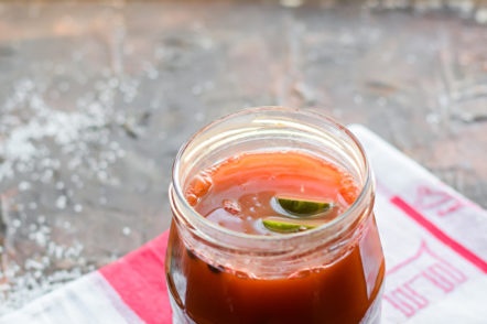 Прехвърлете в буркан